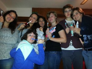 Le ragazze di 5B e la pulizia dentale